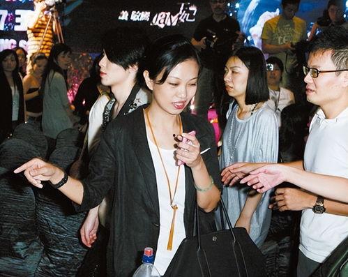 吃瓜扒娱乐,吃瓜扒娱乐，揭秘明星幕后故事