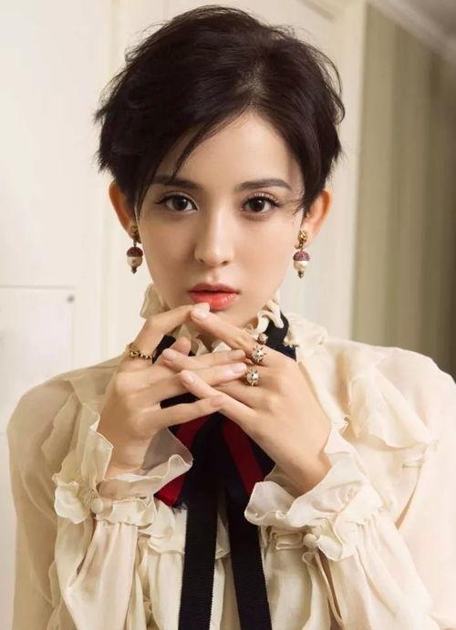 娱乐吃瓜姐娜扎,娱乐圈的瓜田女王，揭秘明星背后的故事